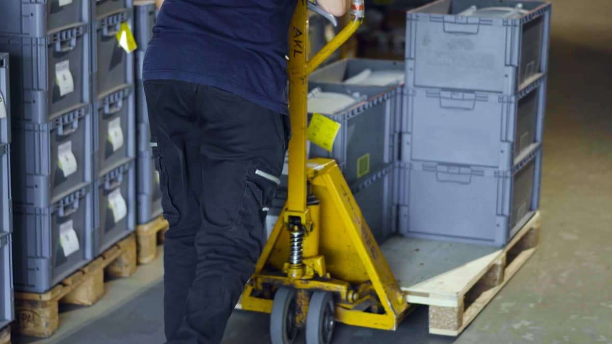 AGVs in Manufacturing - Before
