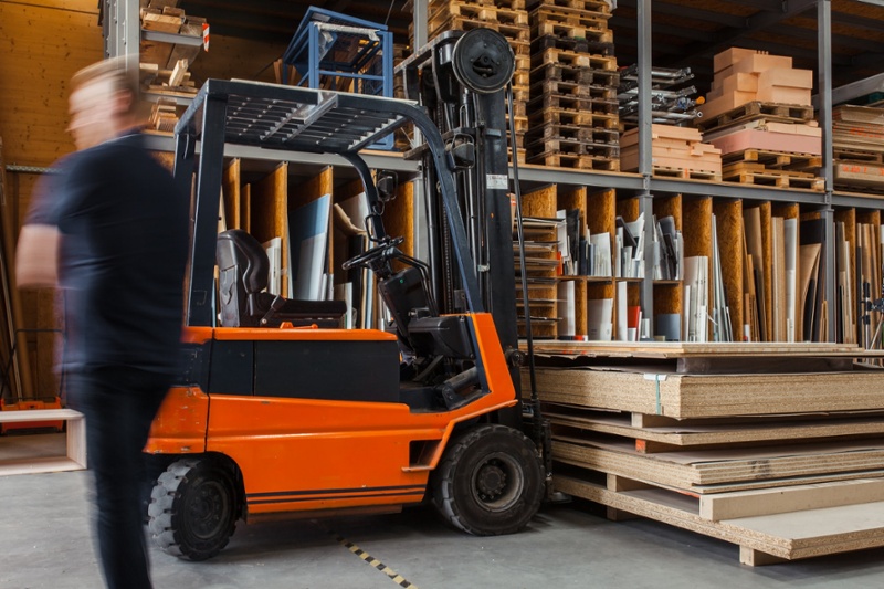 Running a manual forklift truck-jpg-1